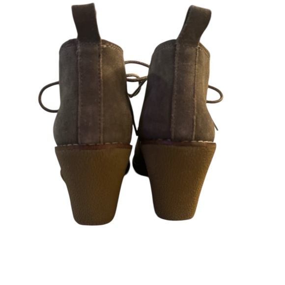 Women's Taupe Suede Boots with heel - Size 7.5 - Picture 5 of 9
